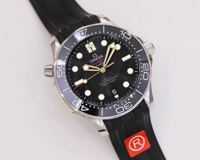OR factory top-tier replica watch Omegablack dialrubber strapSeamaster series 42mm watch front view