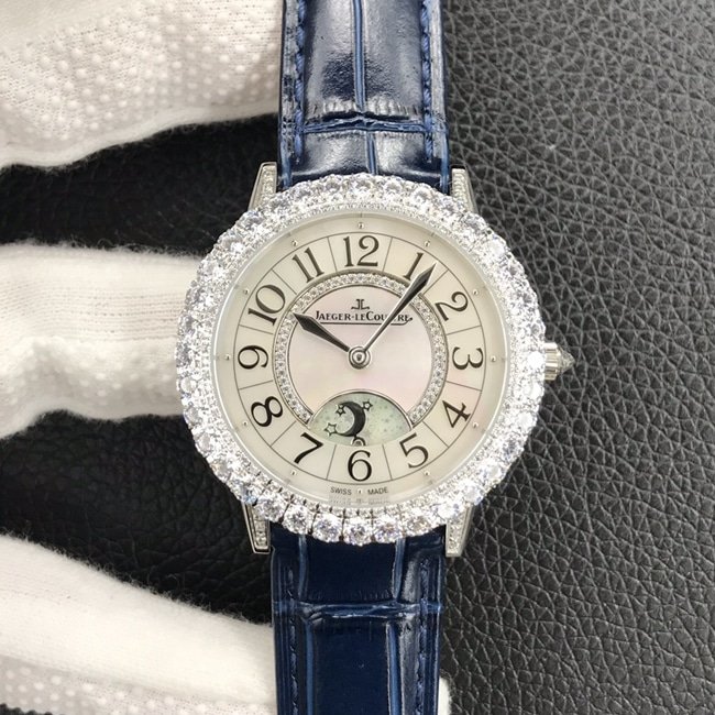 Réplique de luxe avec cadran blanc et bracelet en cuir bleu de la série Rendez-Vous GF Jaeger-LeCoultre pour femme avec mouvement de précision — luxury replica watch guide | Watch Replica Expert