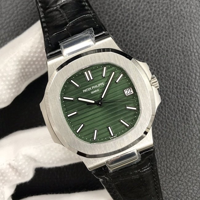 3k factory top-tier replica watch Patek Philippe men's green dial black belt Nautilus series leather strap watch front view