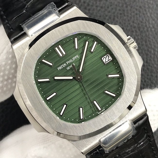 3k factory top-tier replica watch Patek Philippe men's green dial black belt Nautilus series leather strap watch front view