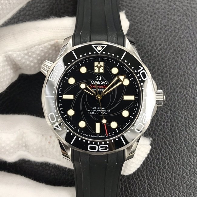 OR factory top-tier replicaOmegaSeamaster 300m men's black dialrubber strap42mm watch front view