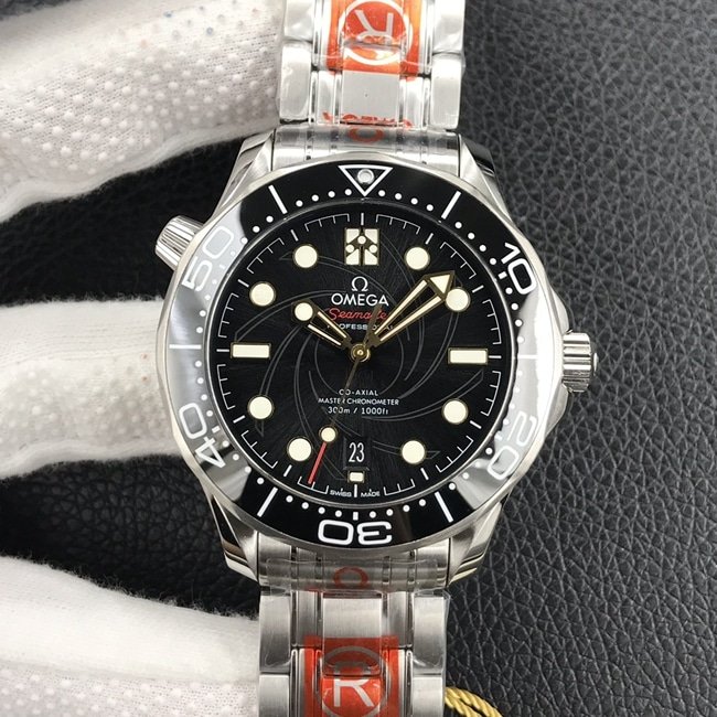 OR factory top-tier replicaOmega42mmSeamaster300m steel bracelet mechanical watch front view