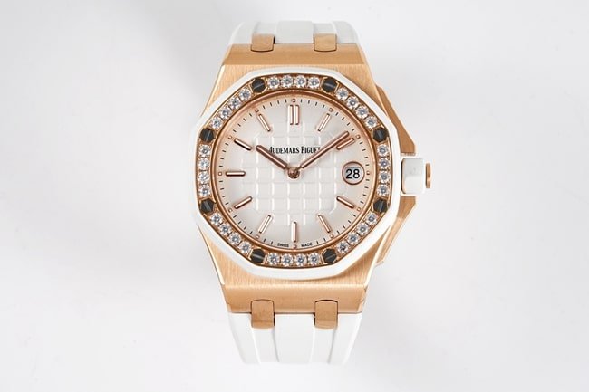 Audemars Piguettop-tier replica watch Royal Oak offshore series 37mm women's white dialrubber strapquartz watch front view