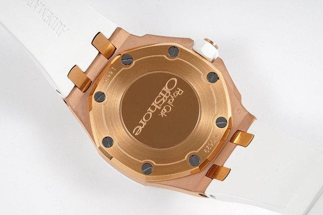 Audemars Piguettop-tier replica watch Royal Oak offshore series 37mm women's white dialrubber strapquartz watch back cover picture