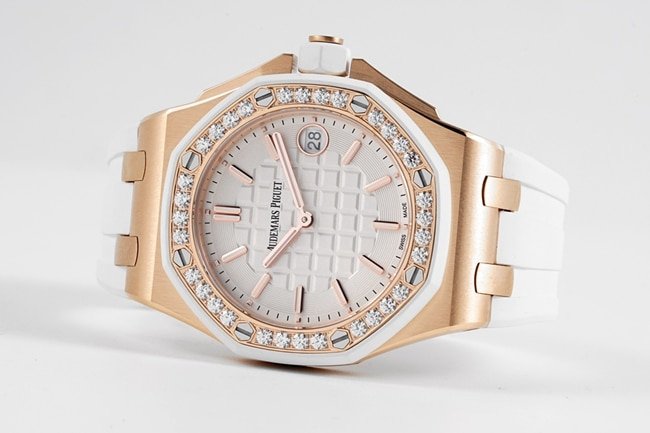 Audemars Piguettop-tier replica watch Royal Oak offshore series 37mm women's white dialrubber strapquartz watch front view