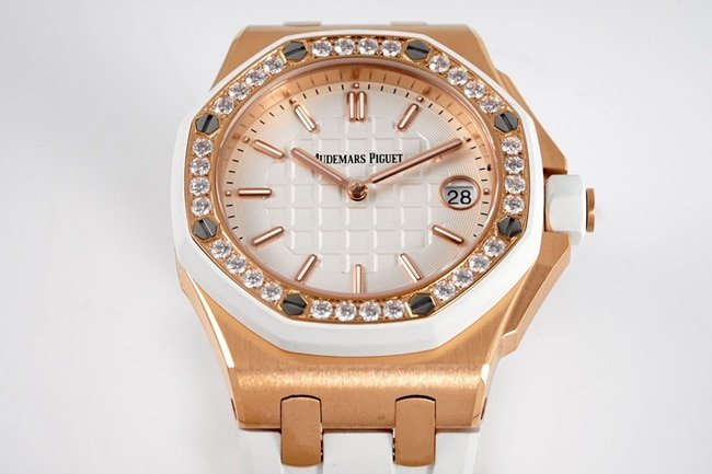 Audemars Piguettop-tier replica watch Royal Oak offshore series 37mm women's white dialrubber strapquartz watch front view