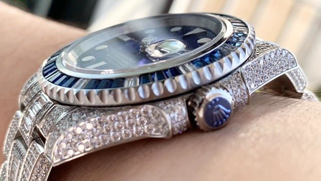 top-tier replica watch Rolex men's blue dialsteel braceletSubmariner type series fully automatic movement watch side view