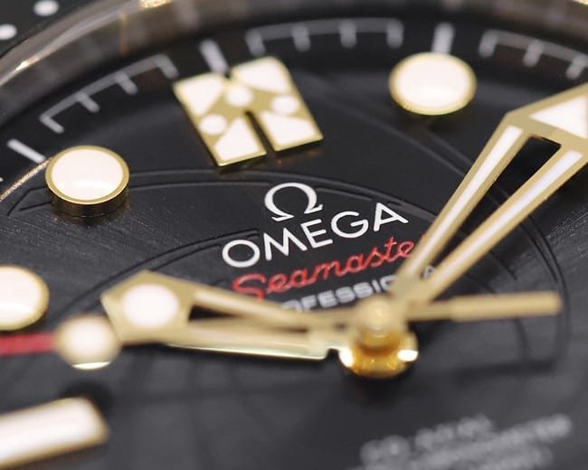 OR factory Omegatop-tier replica watch 42mmSeamaster300 men's black dialrubber strap watch detail shots