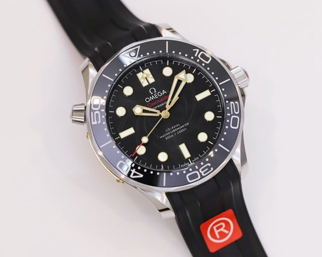 OR factory Omegatop-tier replica watch 42mmSeamaster300 men's black dialrubber strap watch front view