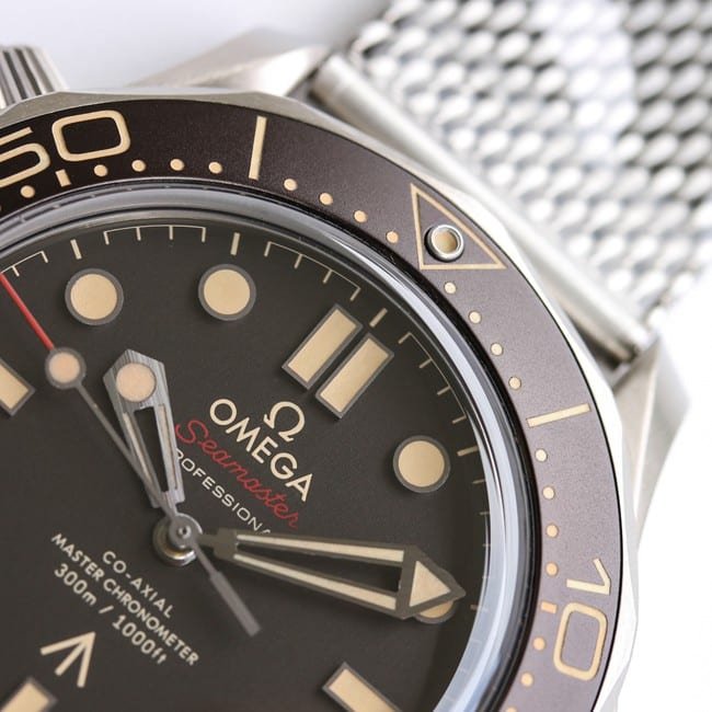 OR factory top-tier replica watch Omega men's black dialsteel bracelet watch detail shots