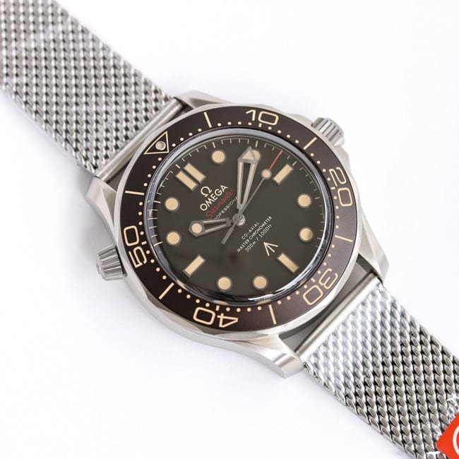 OR factory top-tier replica watch Omega men's black dialsteel bracelet watch front view
