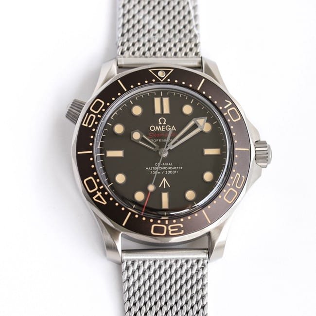 OR factory top-tier replica watch Omega men's black dialsteel bracelet watch front view
