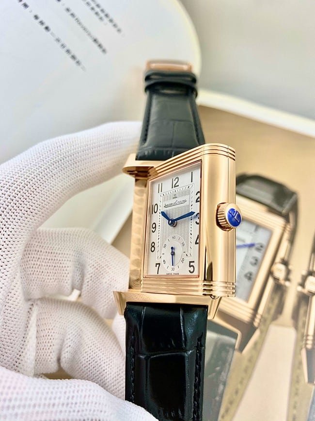 Jaeger-LeCoultretop-tier replica watch men's flip series white dial black belt manual winding watch side view