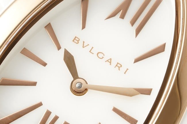 BV factory top-tier replica watch Bvlgariquartz women's white dialceramicbracelet watch detail shots