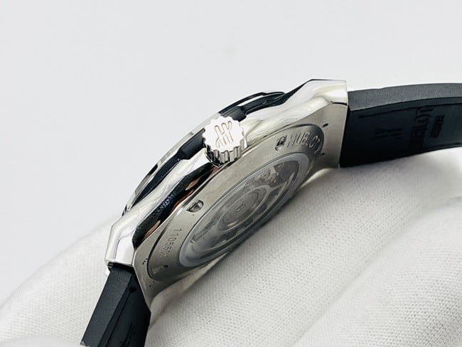 Replica watch Hublot Hublot watch Big Bang Sang Bleu series men's black dial green strap watch side view