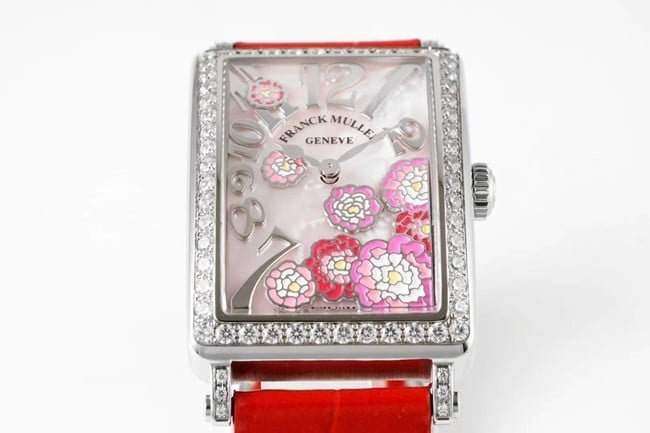 ZF Factory Frank Muller top-tier replica watch quartzLONG ISLAND series ladies white dial red band watch front view