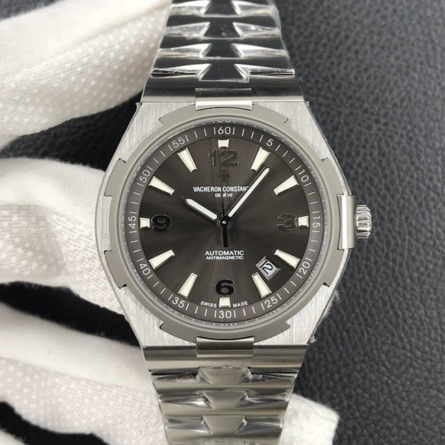 8F Factory Super Clone Vacheron Constantin Herren-Übersee-Automatikuhr aus schwarzem Stahlblech mit starker Verarbeitung — luxury replica watch guide | Watch Replica Expert