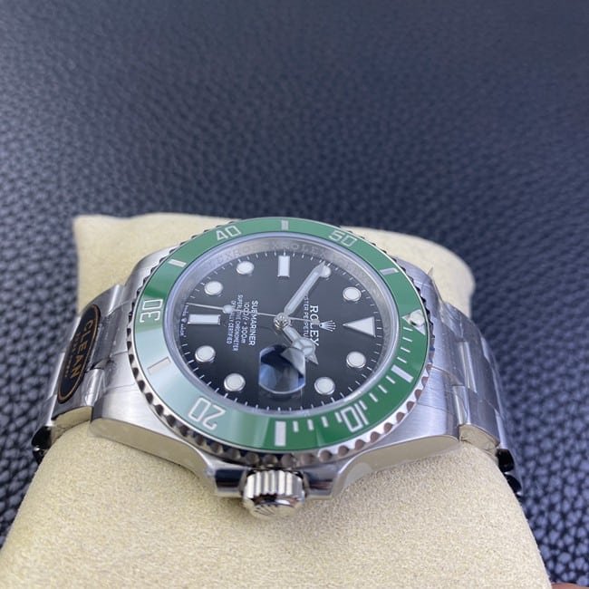 Clean Factorytop-tier replica watch Rolex men's black dialsteel braceletBlack Submariner41mmautomatic movement watch side view
