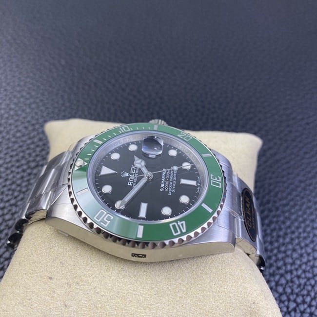 Clean Factorytop-tier replica watch Rolex men's black dialsteel braceletBlack Submariner41mmautomatic movement watch side view