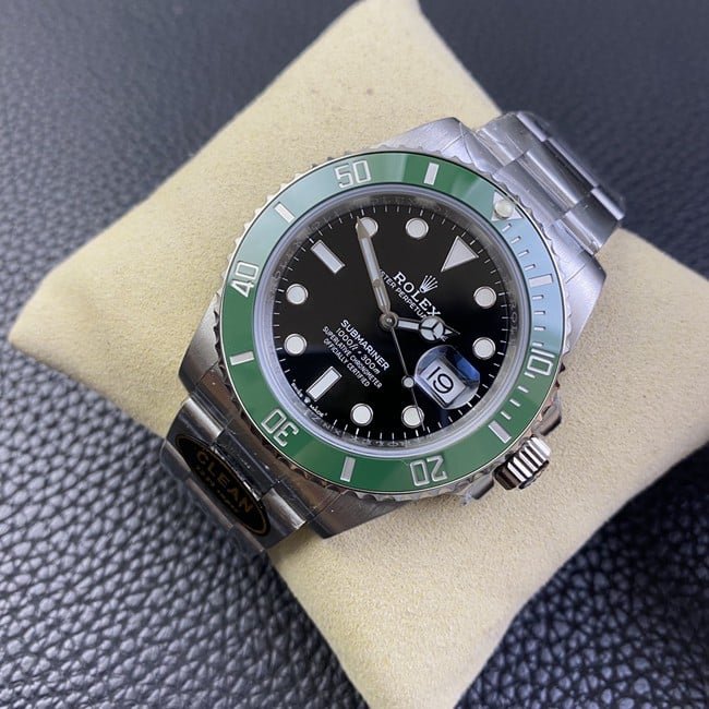 Clean Factorytop-tier replica watch Rolex men's black dialsteel braceletBlack Submariner41mm automatic movement watch front view