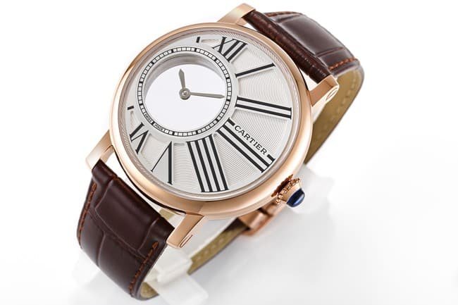top-tier replica watch Cartier men's white dial brown belt fully automatic movementleather strap watch front view
