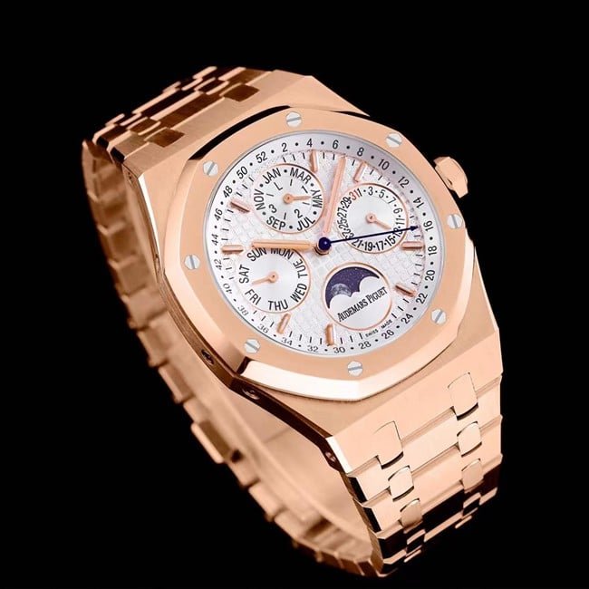 top-tier replica watch Audemars Piguet men's white dial gold band Royal Oak series automatic movement watch front view