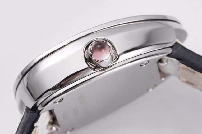 BV factory top-tier replica watch BvlgariquartzSerpenti series women's white dialleather strap watch side view