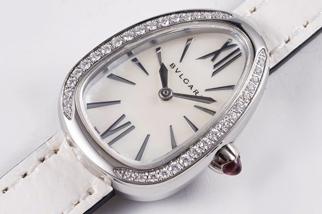 BV factory top-tier replica watch BvlgariquartzSerpenti series women's white dialleather strap watch front view