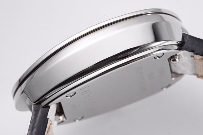 BV factory top-tier replica watch BvlgariquartzSerpenti series women's white dialleather strap watch side view