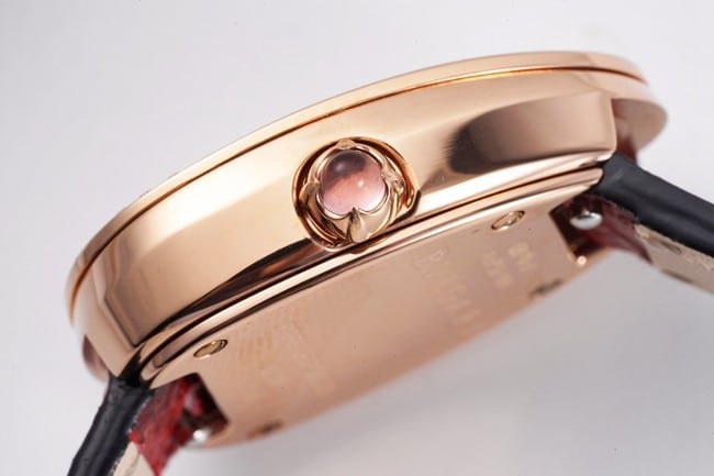 BV factory top-tier replica watch Bvlgari women's red plate red strap Serpenti series quartzleather strap watch side view