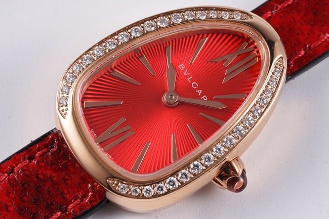 BV factory top-tier replica watch Bvlgari women's red plate red strap Serpenti series quartzleather strap watch front view