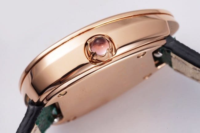 BV factory Bvlgaritop-tier replica watch ladies green dial green strap quartzSerpenti series leather strap watch side view
