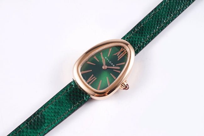 BV factory Bvlgaritop-tier replica watch ladies green dial green strap quartzSerpenti series leather strap watch front view