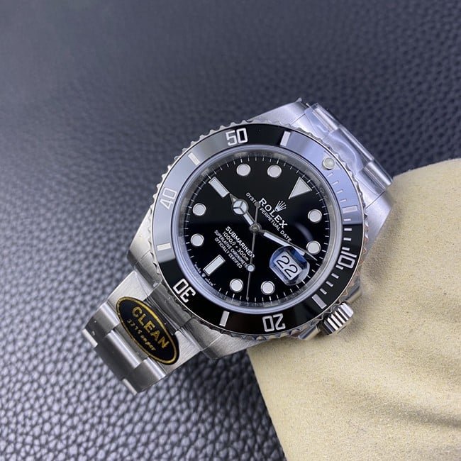 Clean factory Rolex top replica watch men's black dial steel band Black Submariner mechanical watch front view