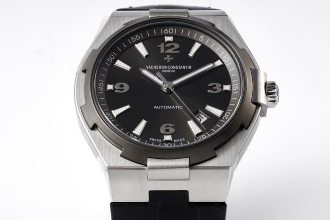 8F factory Vacheron Constantintop-tier replica watch Overseas series men's black dialsteel braceletautomatic movement watch front view