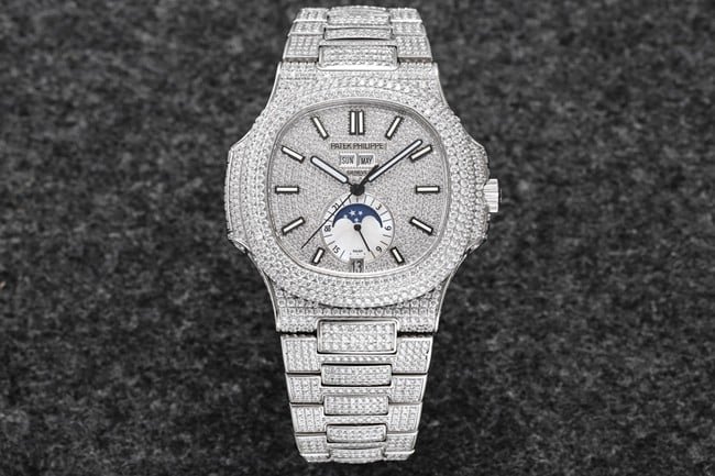 R8 factory top-tier replica watch Patek Philippe baby's breath series men's white dialsteel bracelet automatic movement watch front view