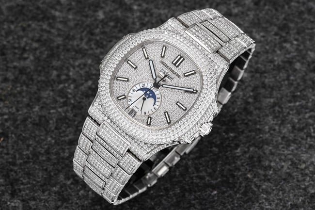 R8 factory top-tier replica watch Patek Philippe baby's breath series men's white dialsteel bracelet automatic movement watch front view