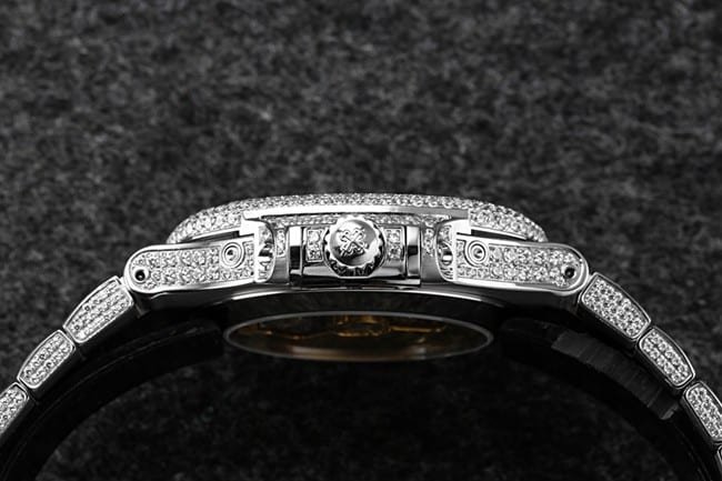 R8 factory top-tier replica watch Patek Philippe baby's breath series men's white dialsteel bracelet automatic movement watch side view