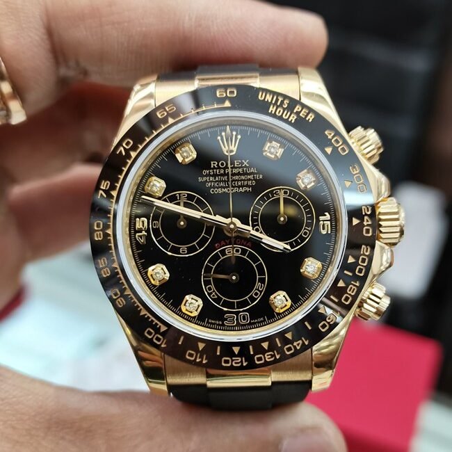 top-tier replica watch Rolex fully automatic movement men's black dialrubber strap watch front view