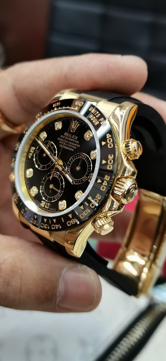 top-tier replica watch Rolex fully automatic movement men's black dialrubber strap watch side view