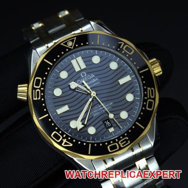VS FactoryOmegatop-tier replica watch Seamaster series 300 gold steel bracelet ceramic bezel8800movement fully automatic movement watch front view