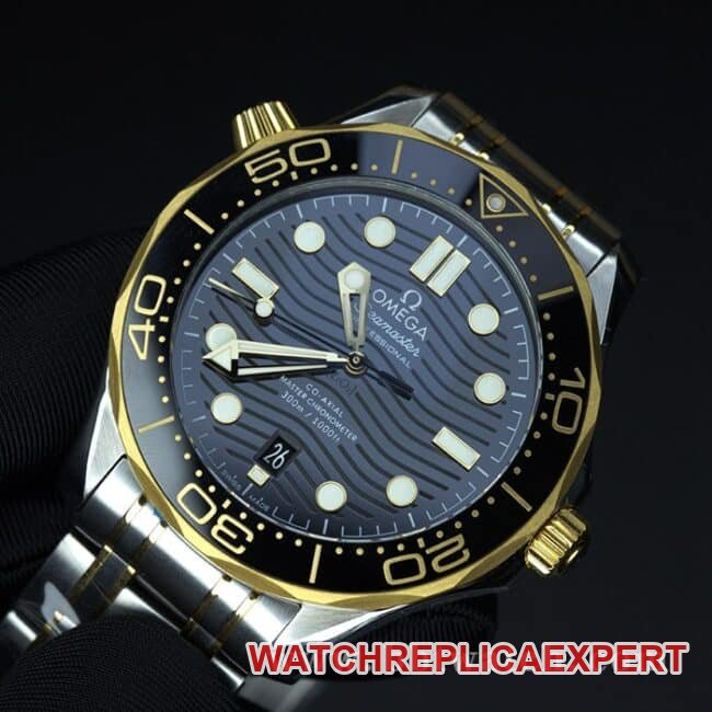 VS FactoryOmegatop-tier replica watch Seamaster series 300 gold steel bracelet ceramic bezel8800movement fully automatic movement watch front view