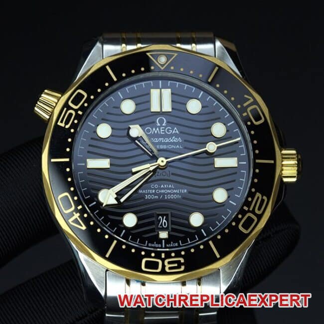 VS FactoryOmegatop-tier replica watch Seamaster series 300 gold steel bracelet ceramic bezel8800movement fully automatic movement watch front view