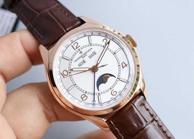 top-tier replicaVacheron Constantinhigh-quality replica men's white dial brown belt full date display series automatic movementleather strap watch front view