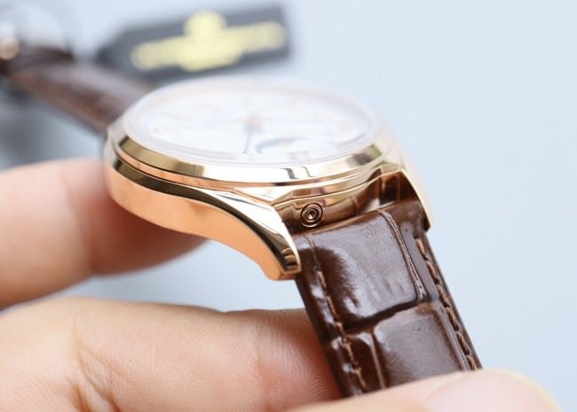 top-tier replicaVacheron Constantinhigh-quality replica men's white dial brown belt full date display series automatic movementleather strap watch detail shots