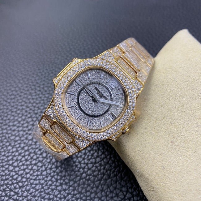 Patek Philippetop-tier replica watch women's gray plate gold band Nautilus series automatic movement front view