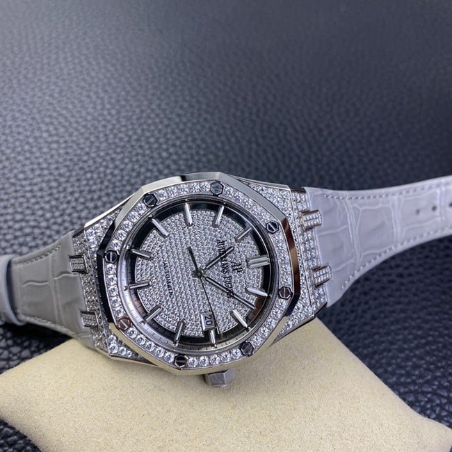 Audemars Piguettop-tier replica watch men's white dial gray belt Royal Oak series fully automatic movementleather strap front view