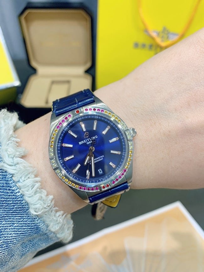 Breitlingtop-tier replicahigh-quality replica ladies blue dial blue belt automaticchronograph South China Sea capsule series leather strap watch front view