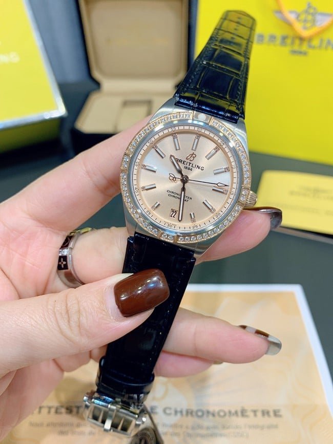 top-tier replicaBreitlinghigh-quality replica ladies gold plate black belt full automatic movement Nanhai capsule series leather strap watch front view