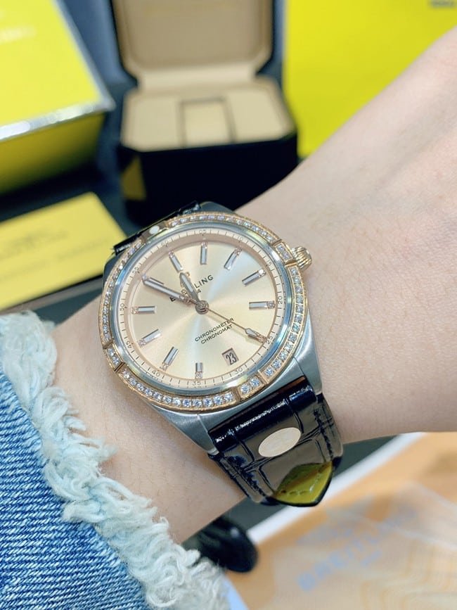 top-tier replicaBreitlinghigh-quality replica ladies gold plate black belt full automatic movement Nanhai capsule series leather strap watch front view